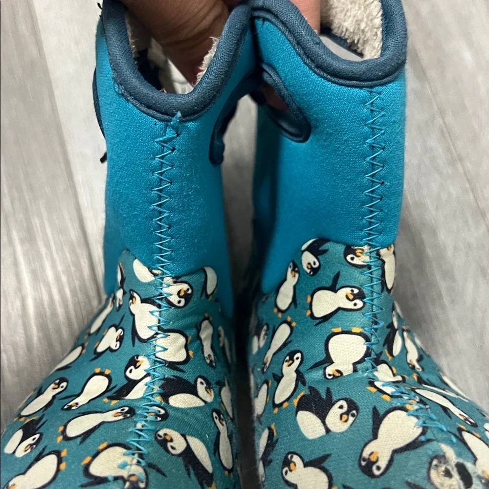 Bogs baby Teal Penguin Waterproof Rain Boot/ size 8